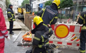 Potresni prozori! Radnici plakali dok su pomagali kolegi koji se borio za život pod zemljom