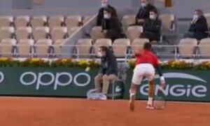 Navijačima “stalo srce”: Novak Đoković ponovo pogodio sudiju u glavu VIDEO