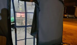 Pacijenti u BiH se ovako liječe: Infuziju primaju u šatoru pored ceste FOTO