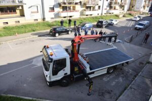 Dobro pazite gdje parkirate auto: “Pauk” služba Grada Banjaluka dobila novo vozilo FOTO