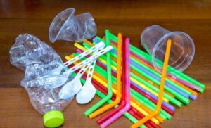 U Engleskoj stupila na snagu zabrana prodaje plastičnih predmeta za jednokratnu upotrebu