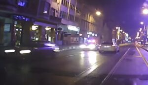 Filmska potjera ulicama: Vozač bježao od policije u suprotnom pravcu VIDEO
