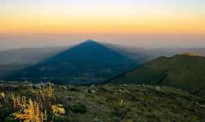 Neobičan fenomen snimljen iznad planine Rtanj FOTO