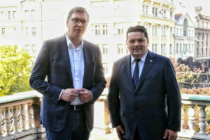 Zahvalan na nesebičnoj i velikoj pomoći Srpskoj: Stevandić razgovarao sa liderom Srbije