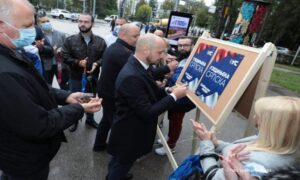 Ujedinjena Srpska krenula u kampanju! Prvi plakat zalijepljen u Banjaluci