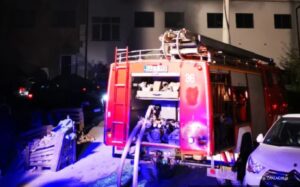 Intervenisali vatrogasci: Izgorjela dva auta u podzemnoj garaži zgrade