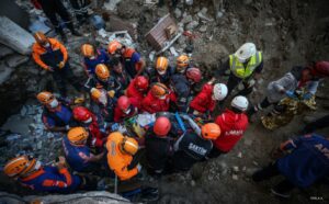 Zemljotres napravio puno problema: Potresno spasavanje čovjeka zarobljenog ispod ruševina zgrade VIDEO