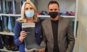 “Nisu bijele, ali će poslužiti”: Predsjednica Srpske u Prnjavoru dobila poklon, pa se ovako našalila FOTO