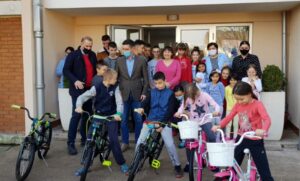 Presrećni mališani: U Dom “Rada Vranješević” stiglo pet bicikala