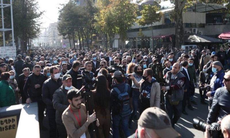Protiv sporazuma sa Azerbejdžanom: Demonstranti u Jerevanu traže ostavku premijera VIDEO