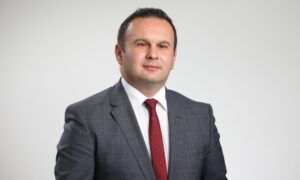 Ćosić o povlačenju kandidature Bogićevića: On je sramota za srpski narod