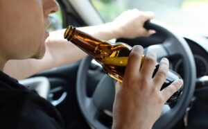 “Mrtav” pijan za volanom: Policija zaustavila vozača sa čak 2,78 promila alkohola u krvi