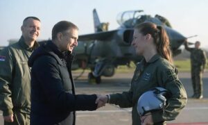 Vojska Srbije dobila prvu ženu pilota jurišnog borbenog aviona „Orao“ FOTO