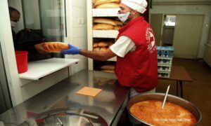 U javne kuhinje po obroke! Katastrofalan uticaj korona virusa na građane BiH