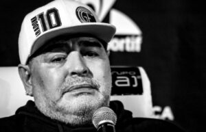 Tuga za fudbalski svijet: Preminuo Dijego Armando Maradona