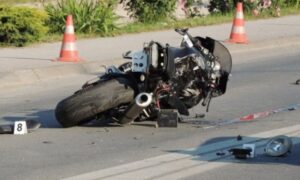 Direktan sudar sa automobilom “golf dva”: Motociklista izgubio život