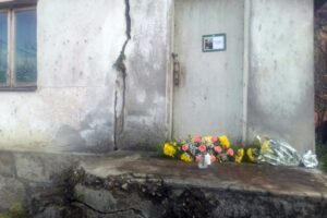 Cvijeće ispred porodične kuće: Novi Grad se oprostio od Mustafe Nadarevića FOTO