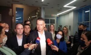 “Da ovaj grad bude ljepše mjesto za život”: Nešić podržao kandidate stranke u Bijeljini