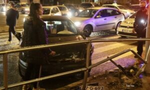 U vozilu bile tri osobe: Automobil udario u zaštitnu ogradu tramvajske stanice