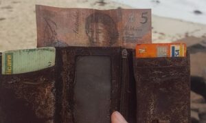Nevjerovatno: Našao novčanik koji je izgubio prije 26 godina FOTO