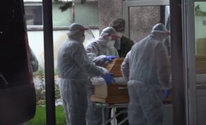 Oprostili se od poglavara SPC: Osoblje bolnice ispratilo kovčeg sa tijelom patrijarha Irineja VIDEO
