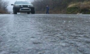 Vozači, oprez! Na graničnim prelazima bez zadržavanja, na putevima BiH poledica i snijeg