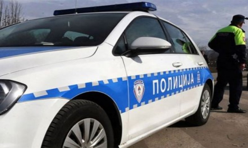 Propao im plan! Maloljetnici bježeći od policije “audijem” sletjeli sa puta i udarili u kuću
