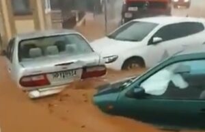 Strašne scene na Kritu: Bujice uništile domove, automobili plivaju ulicama VIDEO