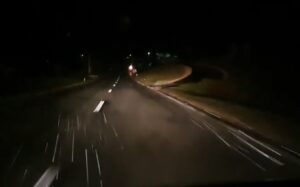 Zima nam kuca na vrata: Pogledajte kako snijeg otežava saobraćaj na putu Mrkonjić Grad – Ključ VIDEO