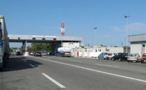 Tehnički kvar: Prekid saobraćaja na prelazu Sremska Rača
