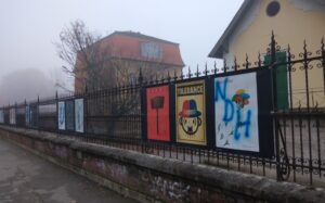 Vandalizam u Zagrebu: Plakati išarani ustaškim simbolima i prijetećim porukama Srbima FOTO