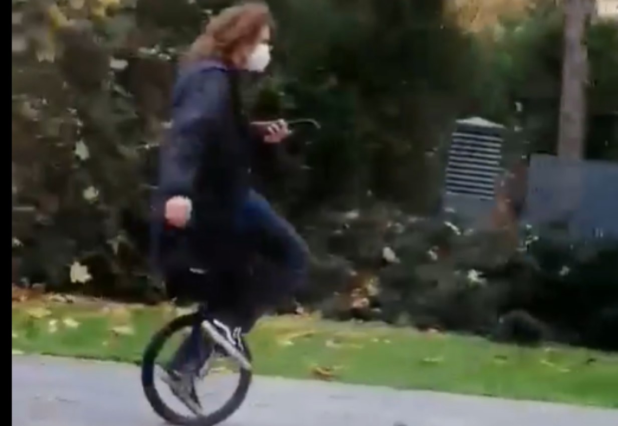 Vožnja na jednom točku: Banjalučanin oduševio sugrađane VIDEO