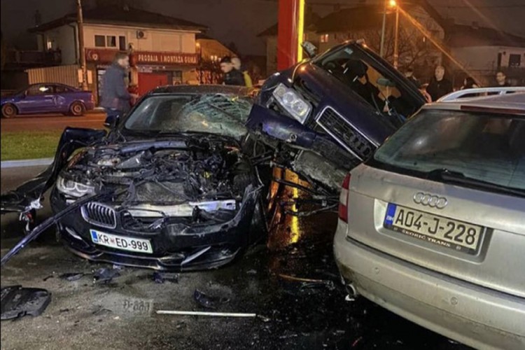 Teška saobraćajka u Banjaluci: Od udara ostala smrskana auta