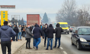 Dobojlije blokirale saobraćaj: Buna protiv odluka CIK-a