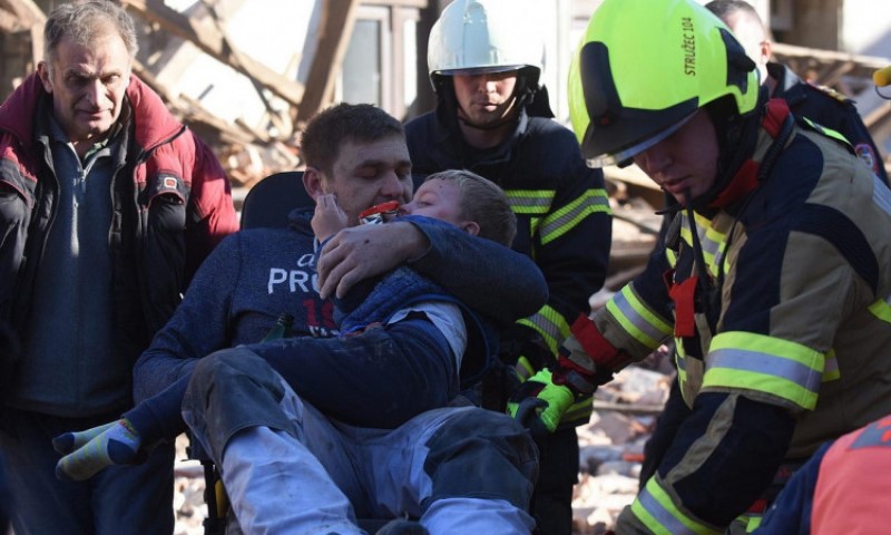 Čudom spasen iz smrskanog vozila! Dječak sa video snimka koji je ganuo svijet već skakuće
