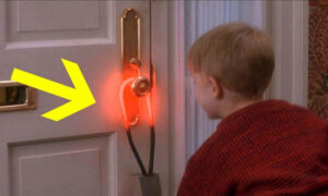 Najpopularnije božićno ostvarenje: Znate li čime Kevin zagrijava kvaku u filmu “Sam u kući”? VIDEO