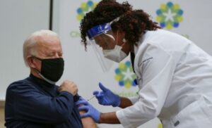 Džo Bajden primio vakcinu protiv korone VIDEO