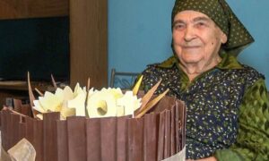 A od gradonačelnika torta: Baka Stoja je proslavila 101. rođendan i ispričala svoju priču