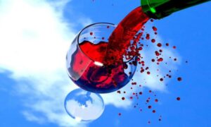 Konzumacija crvenog vina može podmladiti kožu