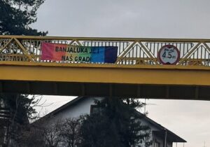 “Šetajmo za ljubav, Draško”: Gej transparent osvanuo kod Stanivukovićeve vile FOTO