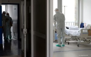 “Novi soj korona virusa van kontrole”: Ministar zdravlja apelovao na ljude da smanje kontakte