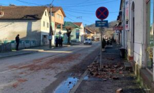 Ministarka obećala pomoć Kostajnici: Potrebna sanacija objekata oštećenih u zemljotresu