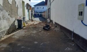 Zemljotres prouzrokovao štetu u Kostajnici i Dubici FOTO