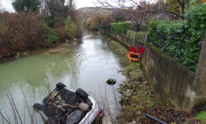 “Mercedesom” sletio u rijeku! Nesrećni ćovjek odvezao suprugu na posao i poginuo nadomak kuće