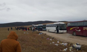 Na ivici! Raste nervoza među migrantima u autobusima, vozači promrzli i gladni