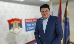 Radović smatra da vlast treba da ode: Umjesto novim investicijama, hvali se zaduženjima