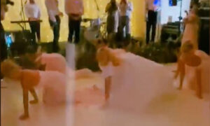 Šta joj bi? Mlada sa djeverušama tverkala na svojoj svadbi, gosti u šoku VIDEO