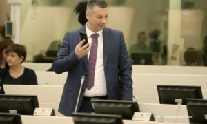 “Nepotrebna investicija”: Nešić pita Bevandu da li će zaustaviti kupovinu zgrade za UIO BiH