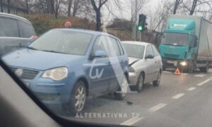 Oprezno i strpljivo za volanom! Sudar automobila blizu Prijedorske petlje, saobraćaj usporen
