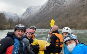 Novogodišnji rafting: Jedinstvena zimska avantura na Vrbasu FOTO